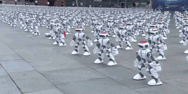 估计都是受广场舞文化影响吧,所以上一个