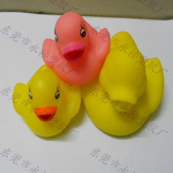 供应创意浮水玩具 搪胶婴幼儿玩具 PVC玩具 玩具鸭子