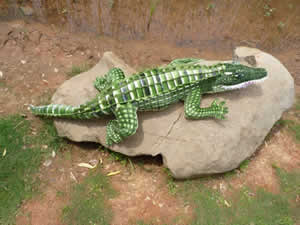 海乐园毛绒玩具绿色鳄鱼 印花短毛绒玩具