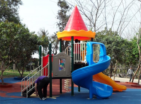东莞社区组合滑梯，社区幼儿园滑梯，广场安全地垫