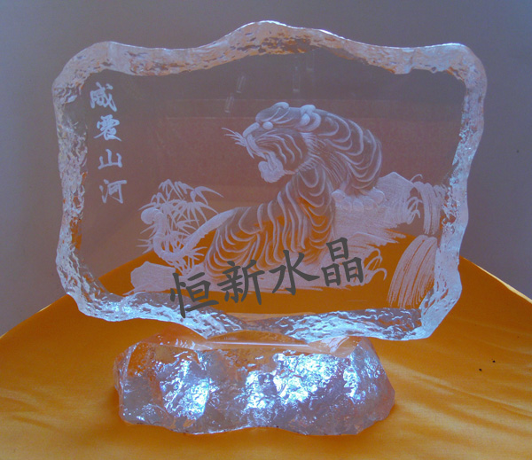 供应水晶深雕虎，虎年纪念品，虎年工艺品，水晶虎