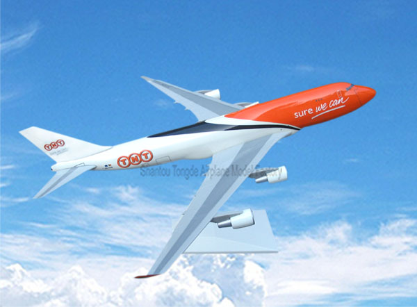 供应仿真塑料飞机模型B747-400 TNT