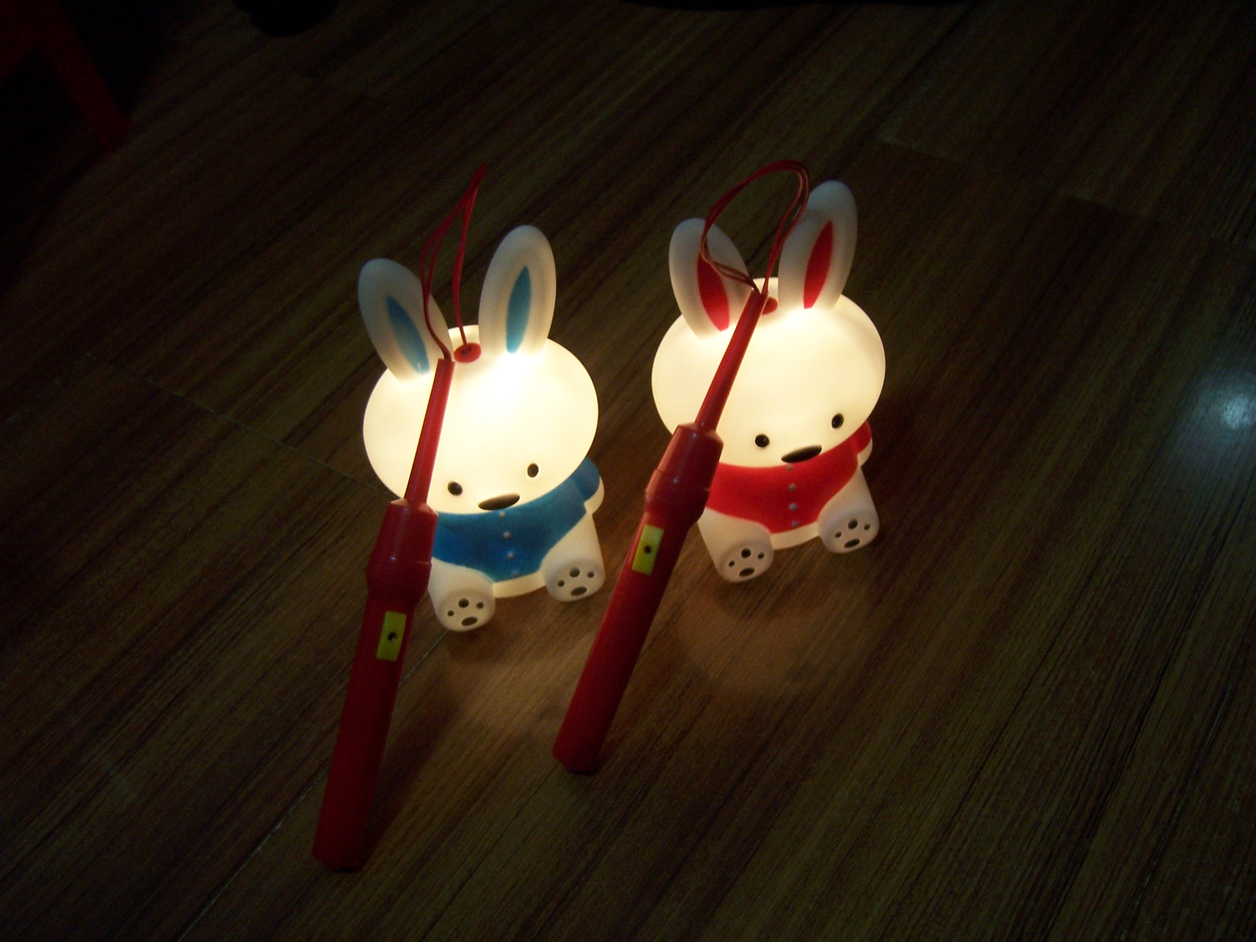 益智玩具 闪光玩具 塑料玩具 七彩灯笼兔