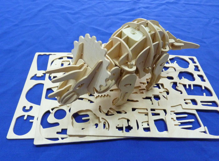 DIY木质拼装电子益智玩具——恐龙机器人（三角龙）