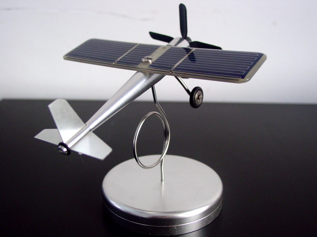 供应太阳能小飞机、玩具飞机
