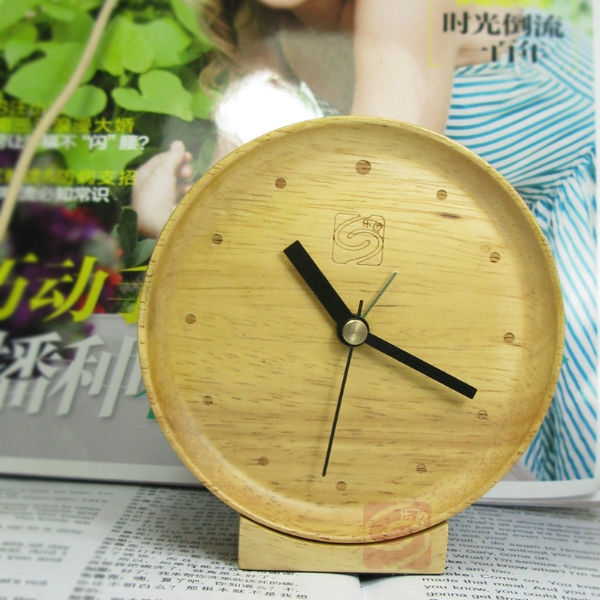 实木钟 一块木头做的闹钟 太阳静音机芯 误差小 使用寿命长