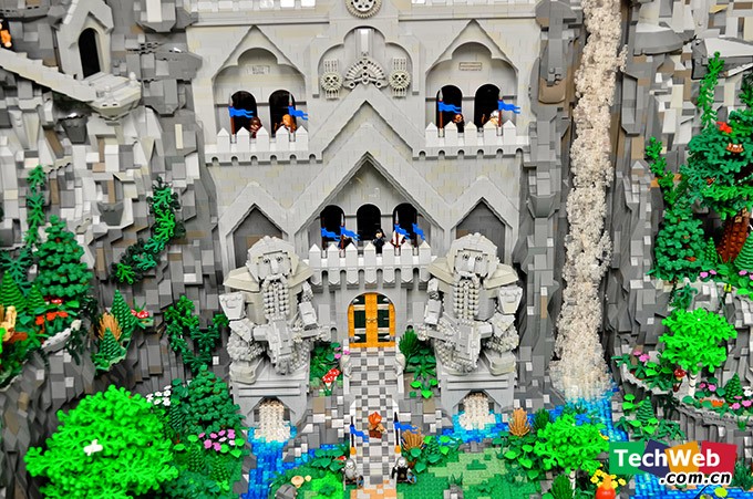 8万块乐高积木打造矮人霍比特人城堡(组图)