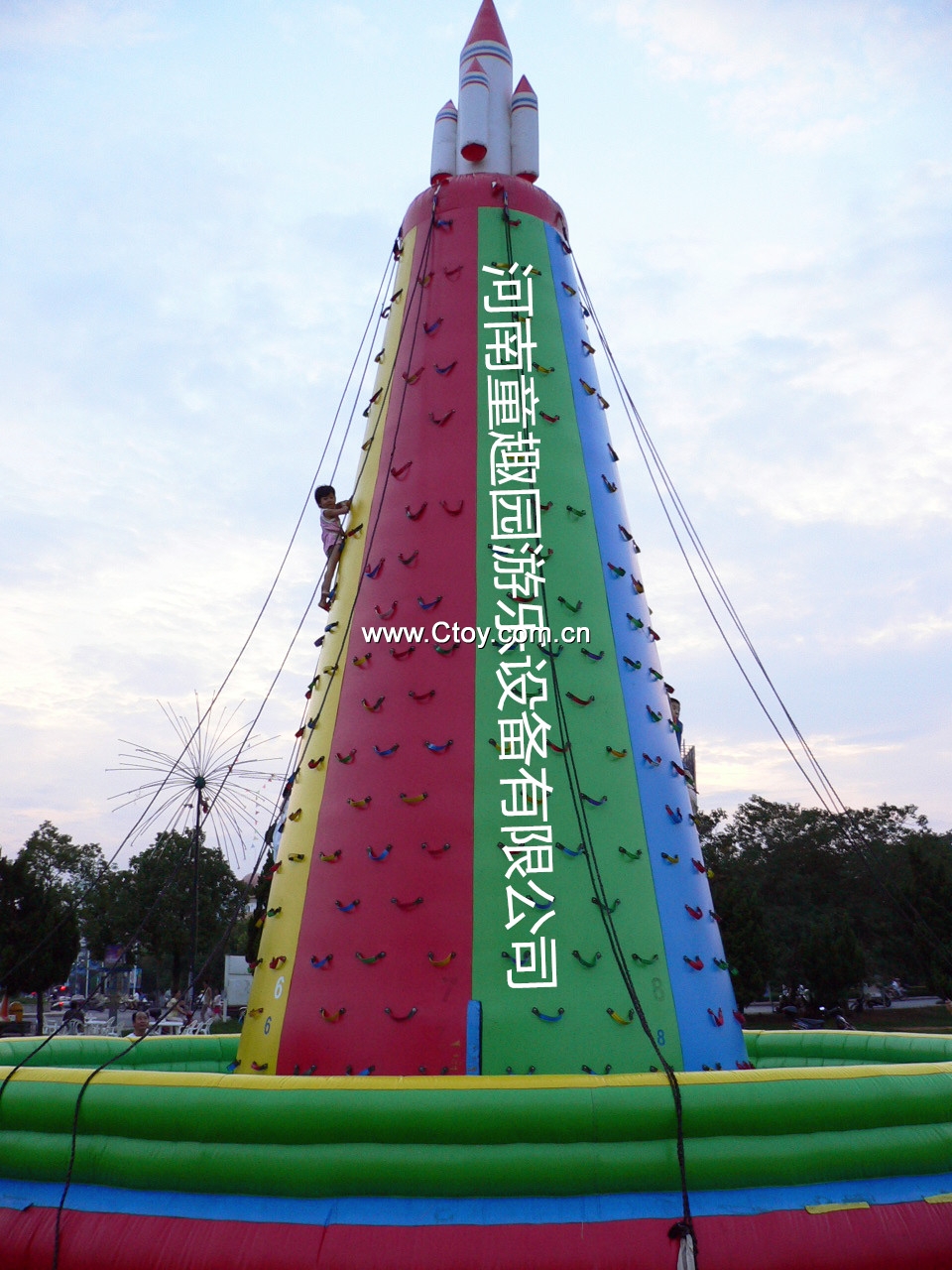 户外拓展训练项目充气大攀岩大型充气游乐设施娱乐设备