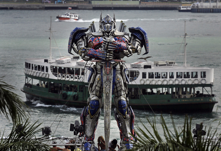 变形金刚现身香港维多利亚港