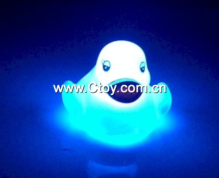白色发光鸭子PVC塑胶玩具浮水LED搪胶玩具