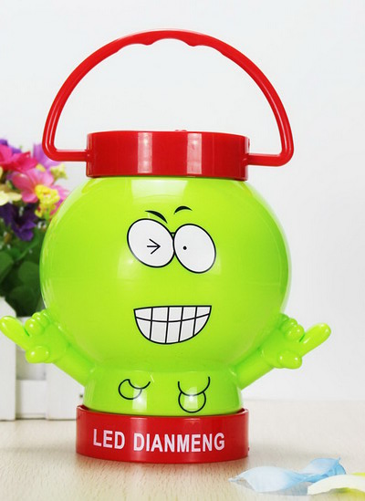 新款益智绿豆蛙灯笼储钱罐带七彩灯光、投影动感音乐小苹果批发