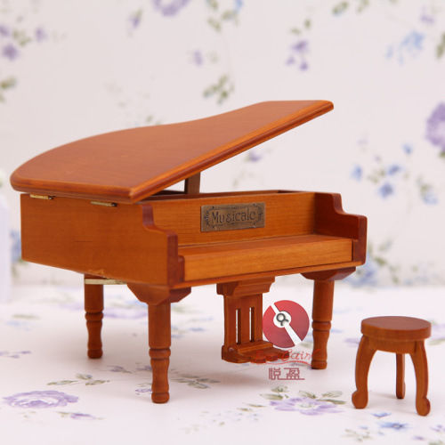 厂家批发 原木三角钢琴木制八音盒 高质量木质钢琴音乐盒生日礼品