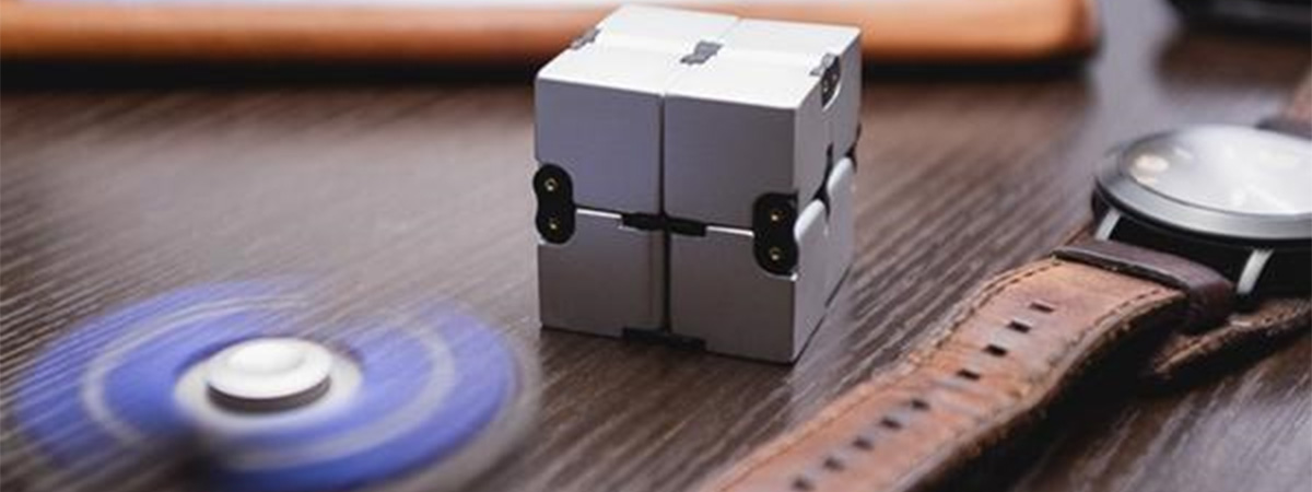 新式手掌小玩具“Infinity Cube” 专治多动症