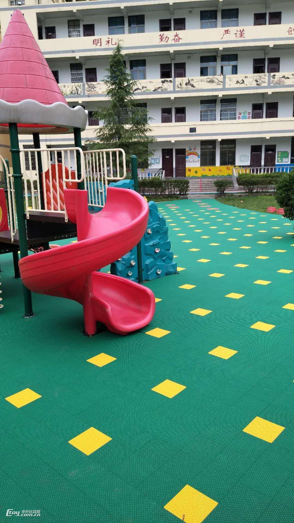 贵州拼装地板、贵阳悬浮地板、篮球场塑胶地板、幼儿园拼装地板