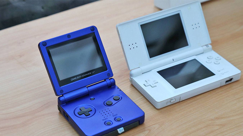 当年的「一代神机」翻盖游戏机:gba sp
