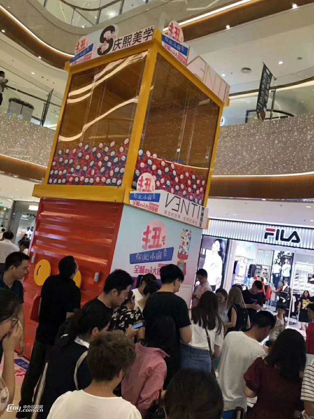 日本巨型大型炫彩扭蛋机商用