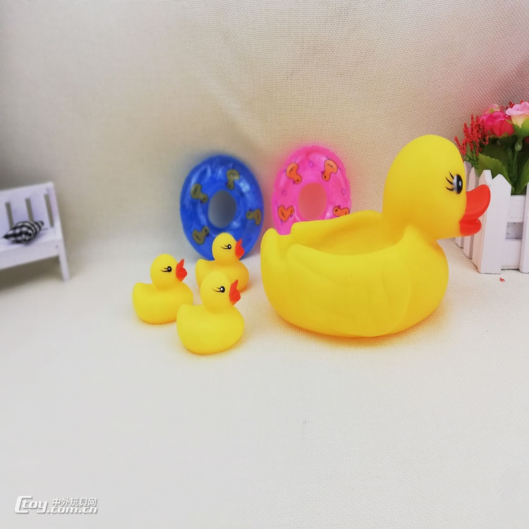 义乌泓智搪胶玩具定制加工戏水浴室大小黄鸭捏捏叫发声