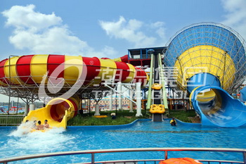 广州潮流水上乐园设备厂家提供大型水上乐园设备喇叭巨碗组合滑梯