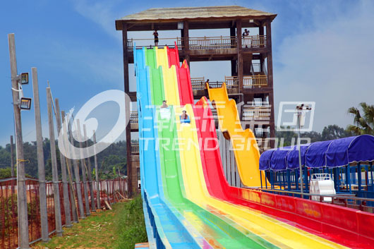 广州潮流水上乐园设备厂家提供彩虹竞赛滑梯