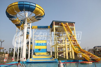 广州潮流水上乐园设备厂家提供大型冲天回旋滑梯