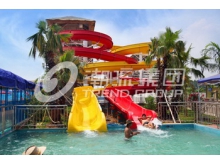 广州潮流水上乐园设备厂家提供螺旋滑梯设备
