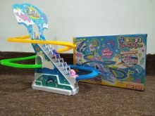 海豚企鹅爬楼梯玩具电动轨道火车儿童滑滑梯带音乐