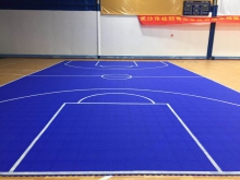 湖南长沙篮球场炫动菱花悬浮地板与硅pu的区别
