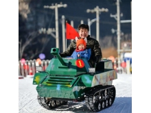 马邑龙堆路几千雪地坦克车双人游乐坦克车户外游乐设备