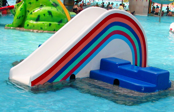广州潮流水上乐园设备厂家提供儿童戏水设备彩虹滑梯