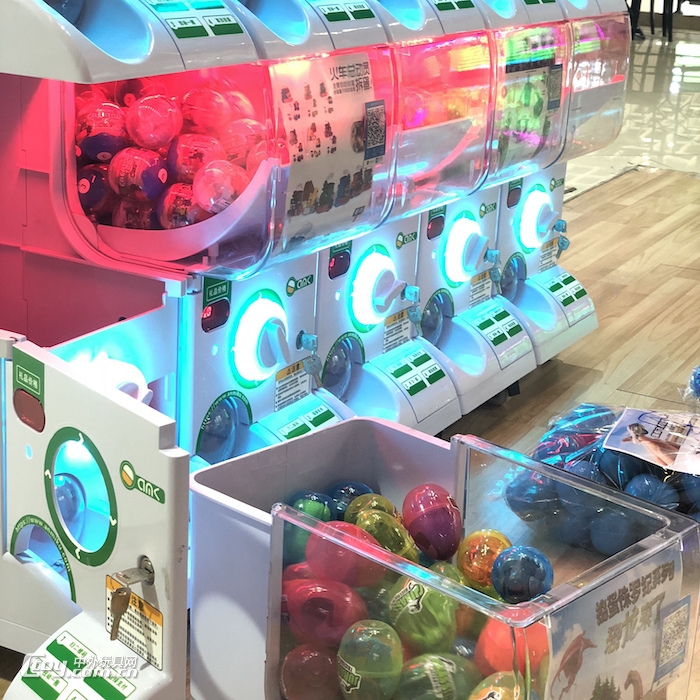 智能扭蛋机玩具支付宝微信扫码支付商用抽奖机投放儿童投币扭蛋机