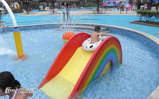 广州沧浪设备厂家-提供儿童戏水设备-彩虹小滑梯
