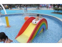 广州沧浪设备厂家-提供儿童戏水设备-彩虹小滑梯