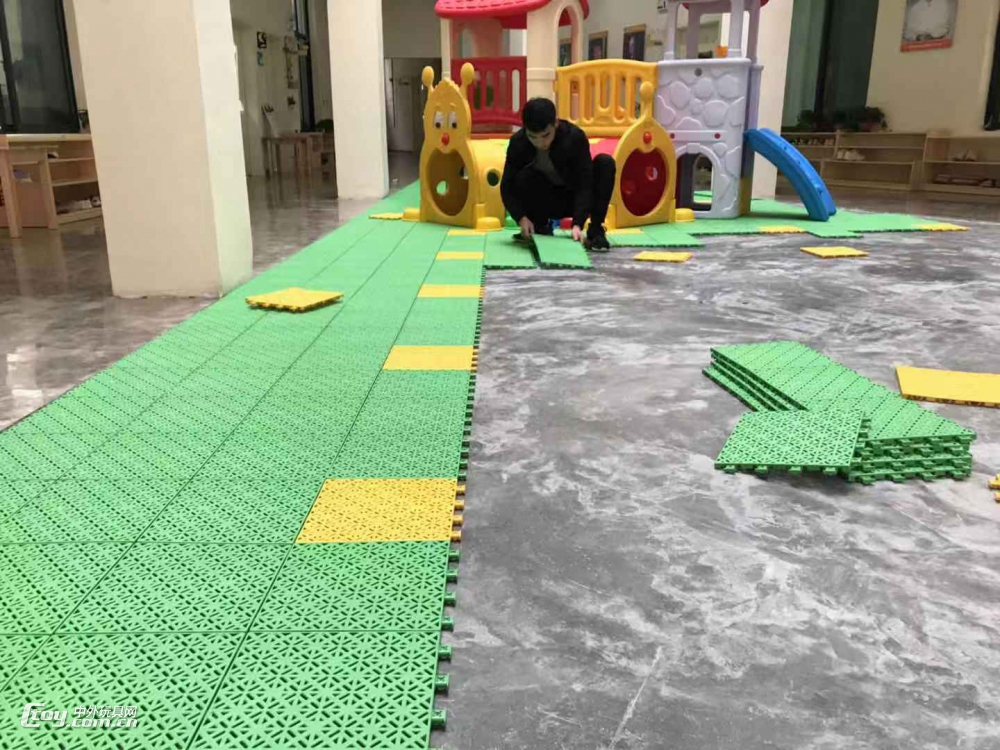 南宁幼儿园场地悬浮地板铺设方法 南宁悬浮地板怎么安装