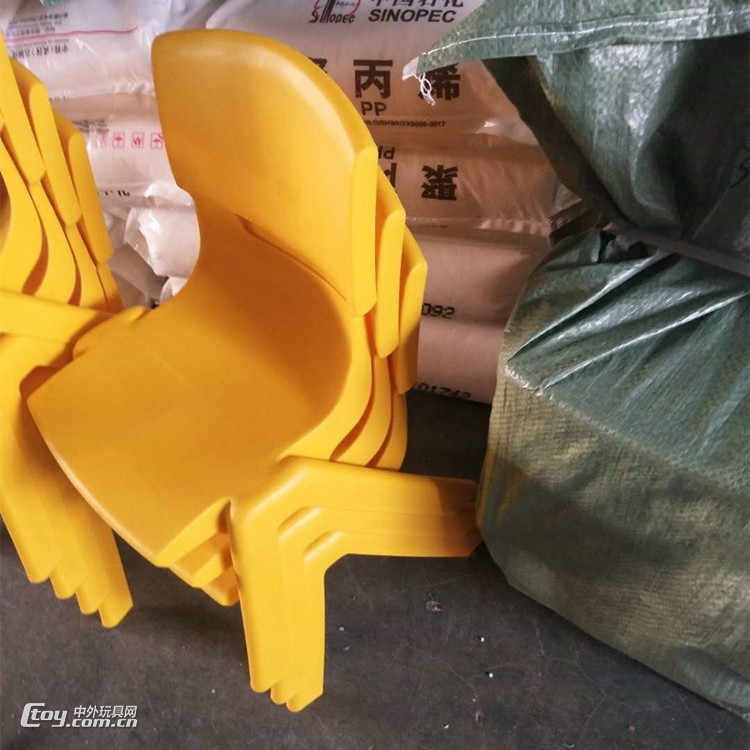 工程塑料制作儿童课桌椅 广西桂林柳州幼教玩具厂家批发