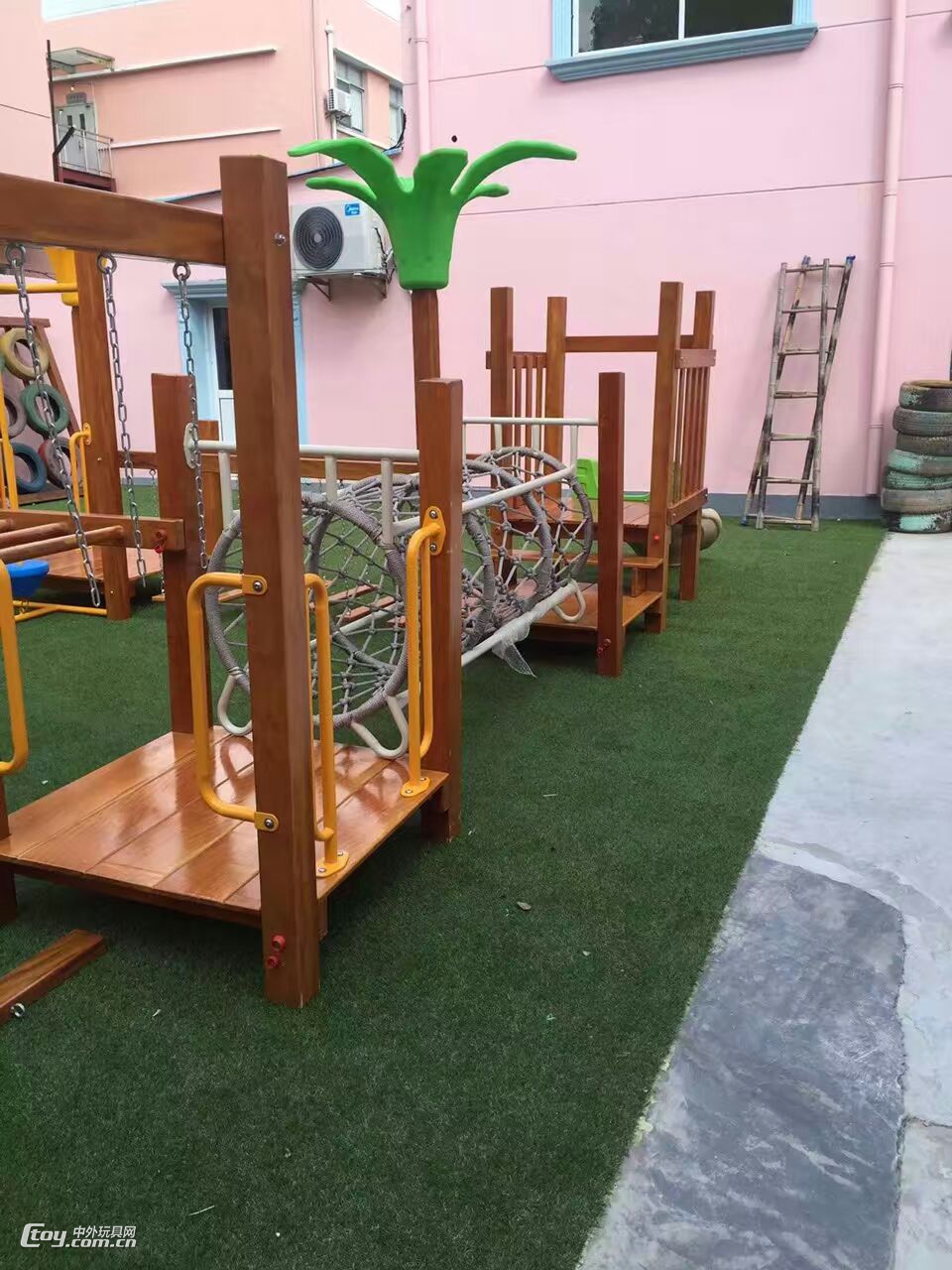 贵阳商场定制木质系列旋转滑梯 户外景区儿童游乐设备