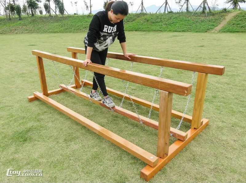 广西南宁定制大型户外拓展体能训练攀爬网 儿童攀岩墙游乐设备