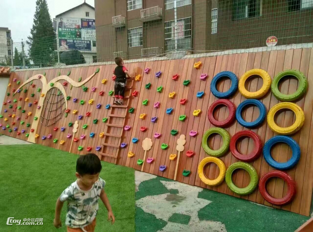 批发柳州实木体能训练滑梯 儿童组合钻洞拓展设备大风车厂家