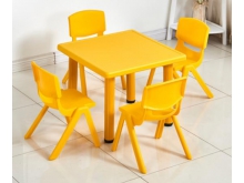 广西南宁大风车玩具厂 批发幼儿园儿童塑料桌椅
