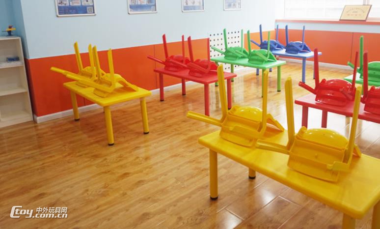 南宁幼儿园塑料桌子长方形