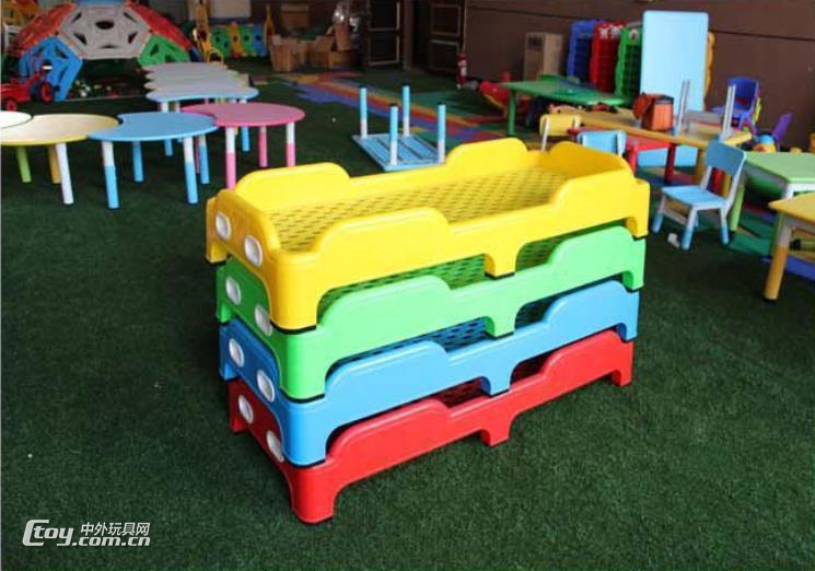 广西南宁幼儿园家具厂 批发幼儿床铺塑料叠叠床游乐设备