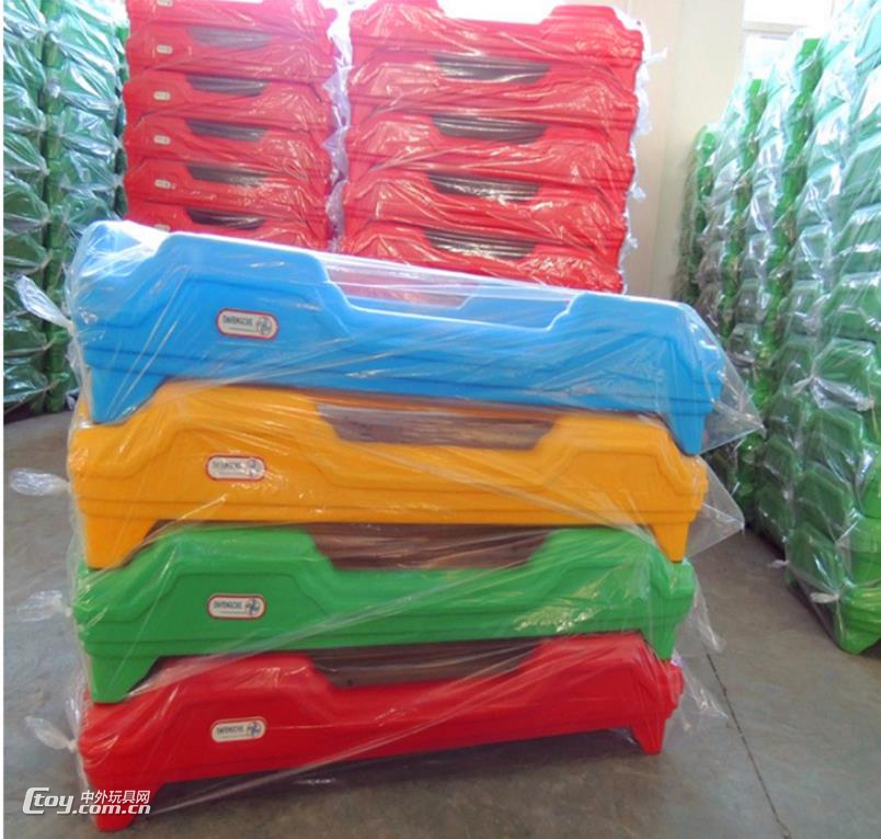 广西南宁幼儿园家具厂 批发幼儿床铺塑料叠叠床游乐设备