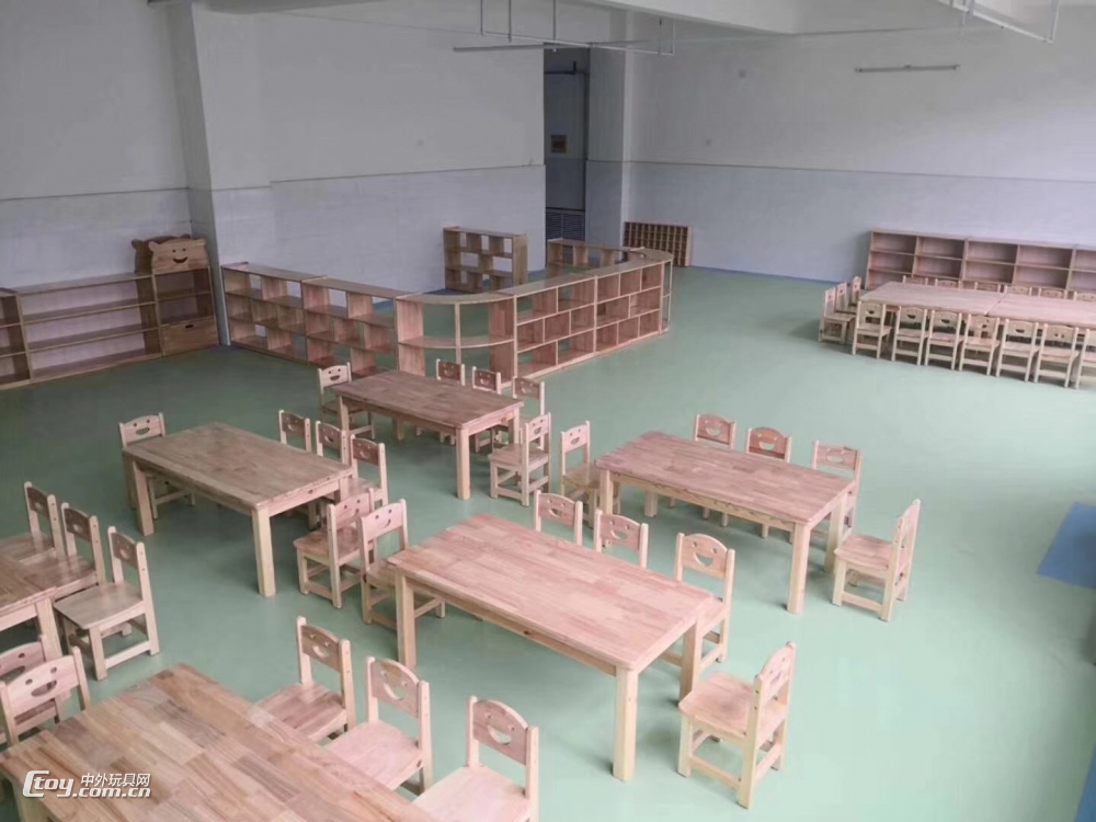 南宁新款幼儿园大小班橡胶木课桌椅 儿童家具批发