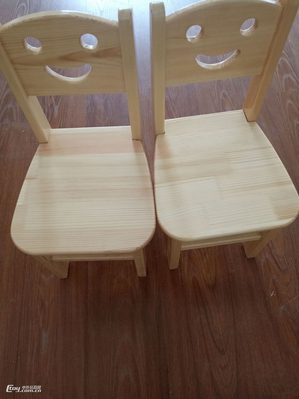 广西南宁可定制室内外学生幼儿园课桌椅 儿童学习桌樟子松桌椅