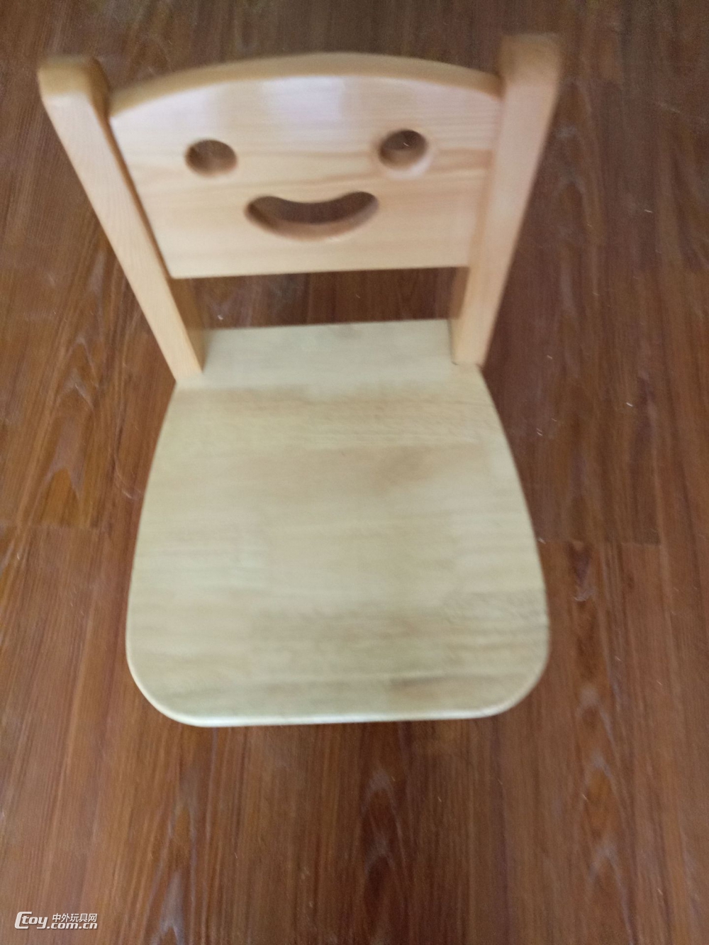 柳州供应儿童实木笑脸桌椅 幼儿园专用六人长方桌配套设备
