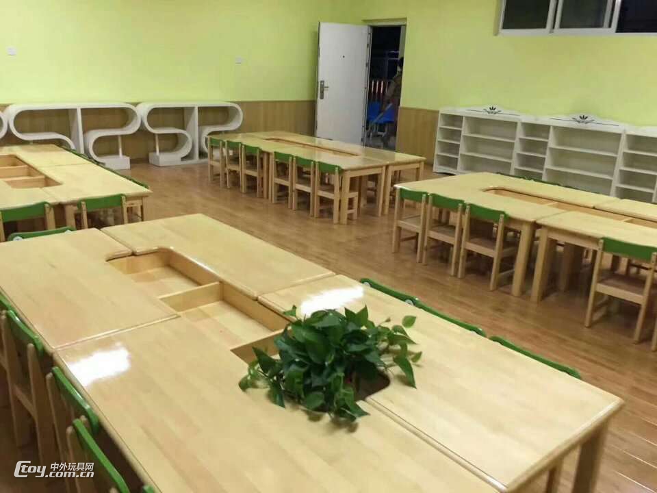 柳州供应儿童用品家具幼儿园木质课桌椅 儿童笑脸背靠椅家具