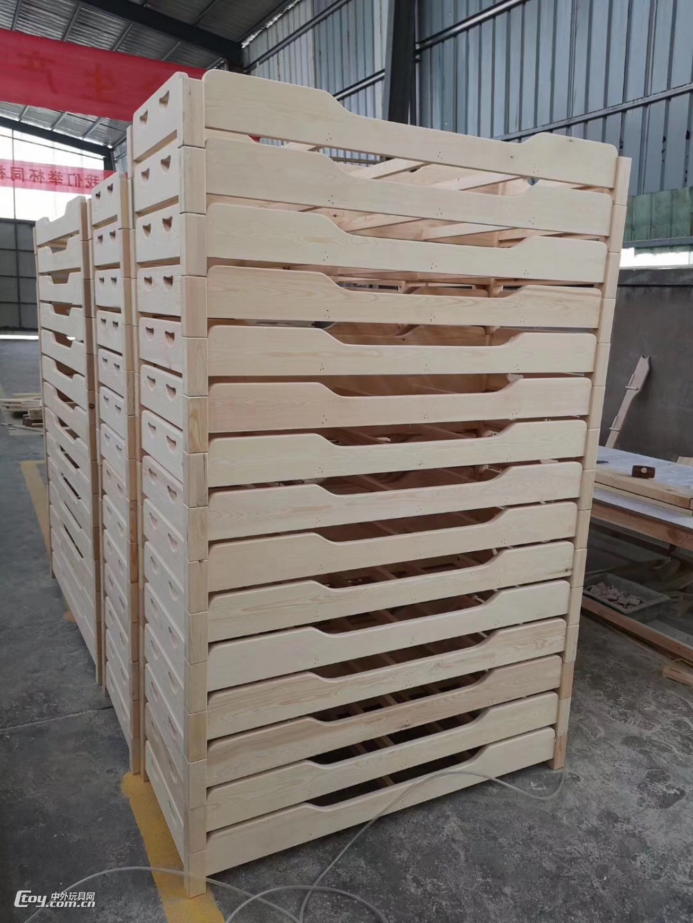 广西南宁幼儿园木质床实木家具儿童床厂家生产 (36)