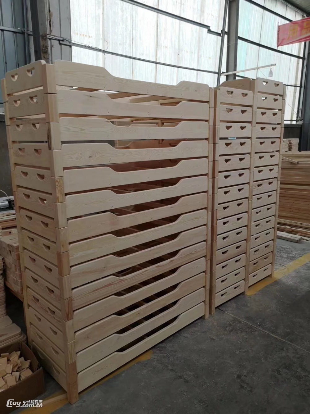 广西南宁幼儿园木质床实木家具儿童床厂家生产 (27)