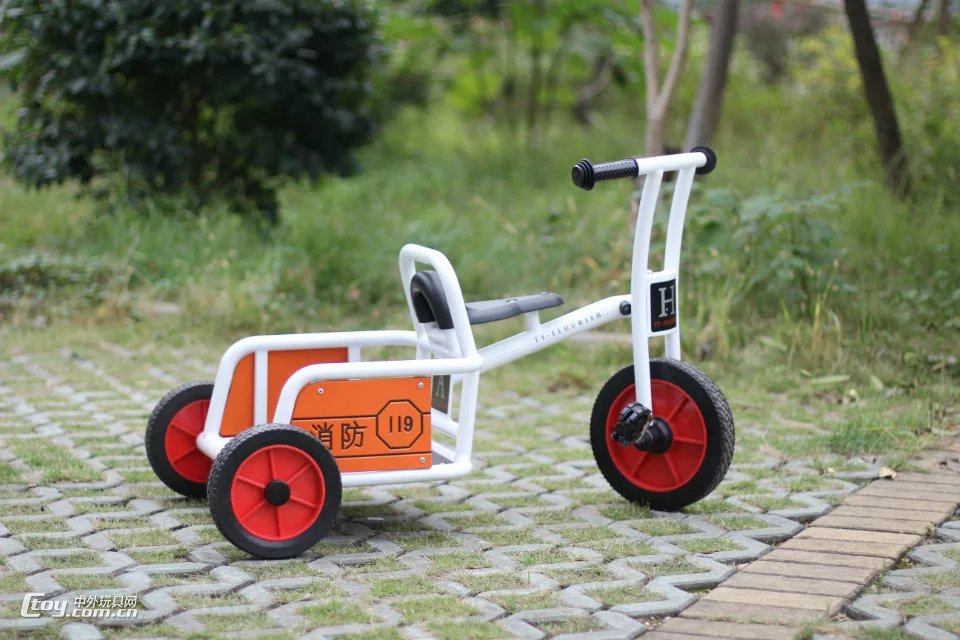 广西幼儿园室内外双人儿童脚踏车 宝宝三轮车娱乐设备