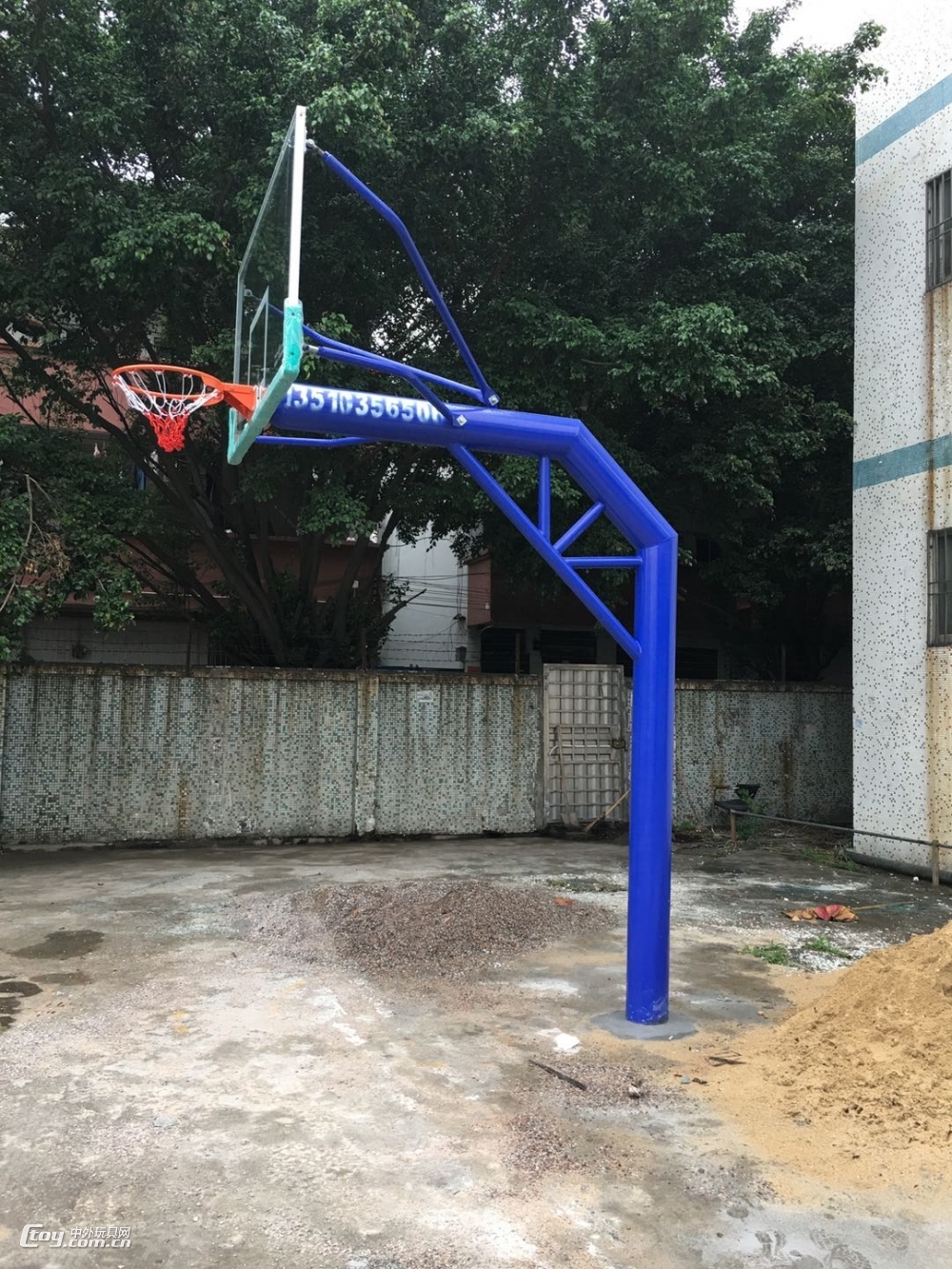 深圳市篮球架厂家家用标准可移动篮球架 埋地学校篮球架送货安装