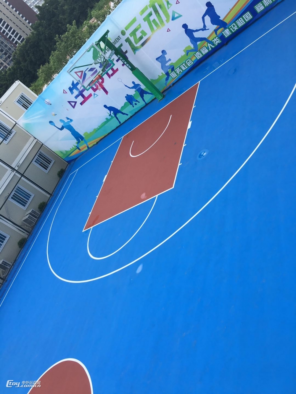 深圳市篮球架厂家家用标准可移动篮球架埋地学校篮球架送货安装